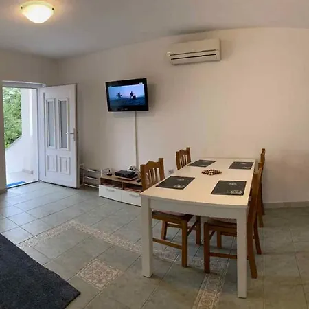 With Bbq In Rovinj-istrien 44574 Apartment